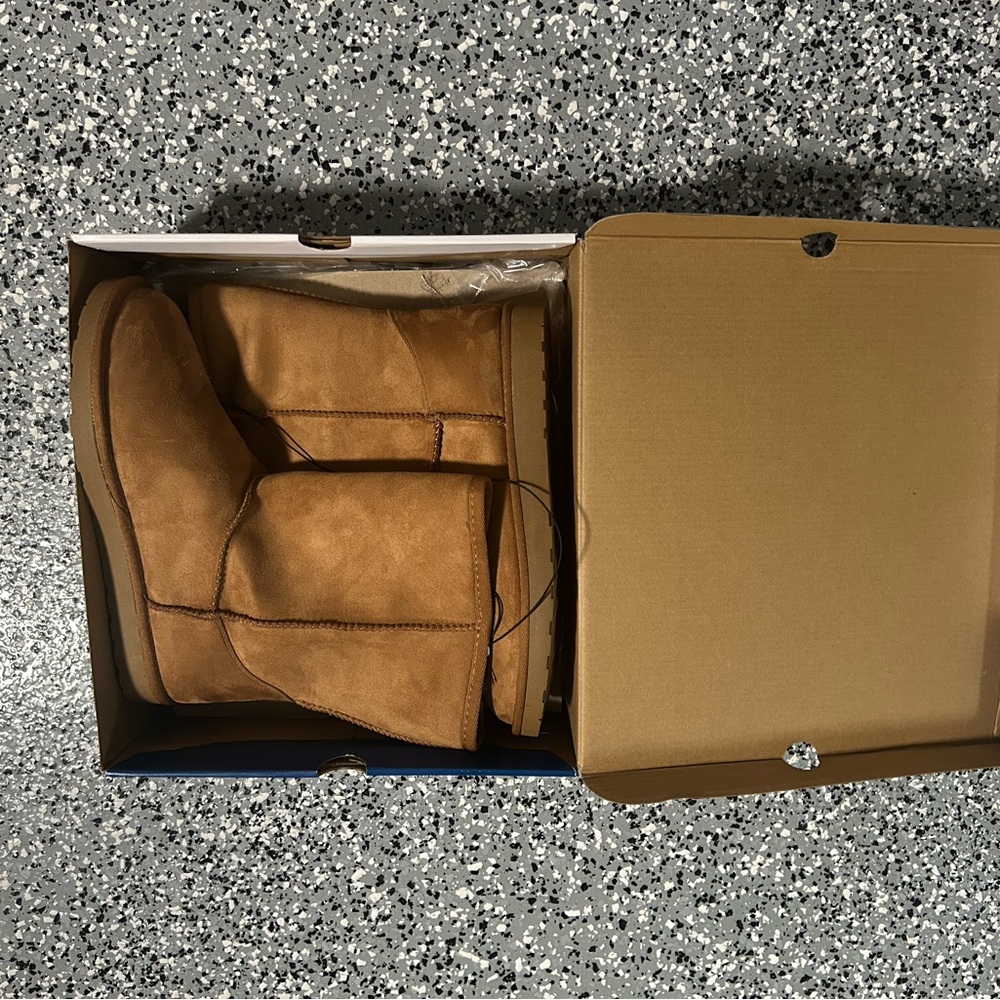 NIB Arizona Boots